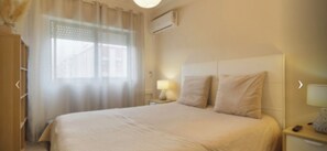 2 quartos, ferros/tábuas de passar roupa, Wi-Fi de cortesia