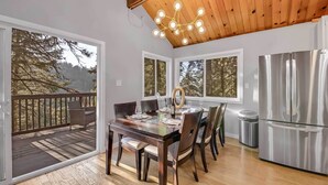 Dining - Tree-Lined Lake Arrowhead Cabin ~ 1 Mi to Village! (Lake Arrowhead)