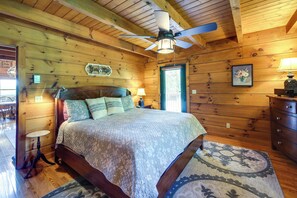 3 bedrooms, iron/ironing board, Internet, bed sheets - Sevierville Cabin w/ Hot Tub & Mountain-View Deck (Sevierville)