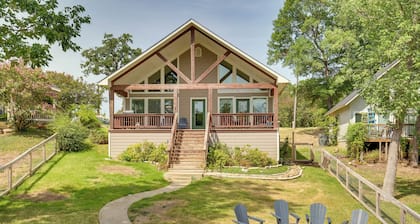 Fish & Kayak: Tranquil Cedar Creek Home!