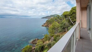 A balcony with a view of the sea and a hilly landscape. - Le Grand Large by Interhome (Cavalaire)
