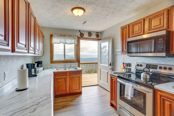 Fridge, microwave, stovetop, dishwasher