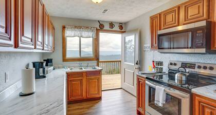 Mountain Retreat w/ Fire Pit in Flat Rock!