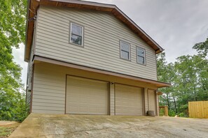 Exterior - Mountain Retreat w/ Fire Pit in Flat Rock! (Flat Rock)
