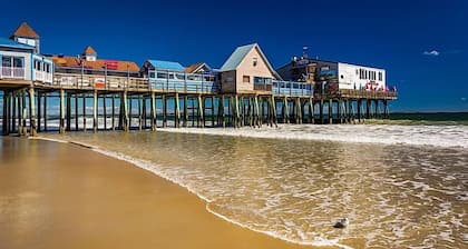 ON the Beach! Great Family Spot in Old Orchard on the Beach & Boardwalk!