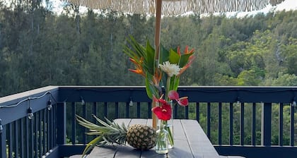 Epic Forest View, A/C, Fruit Trees, Beach 5m drive