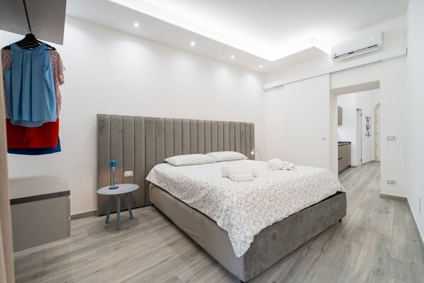 1 bedroom, iron/ironing board, internet, bed sheets