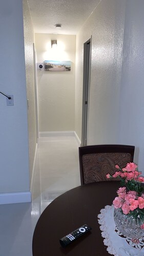 Private accommodation Located 10 minutes from downtown, 5 from airport