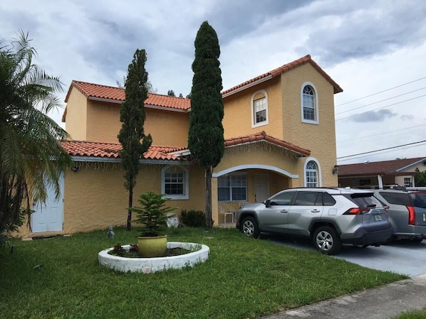 Exterior - Private accommodation Located 10 minutes from downtown, 5 from airport (West Palm Beach)