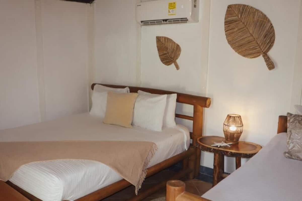 Habitación cuádruple estándar | Wifi gratis y ropa de cama