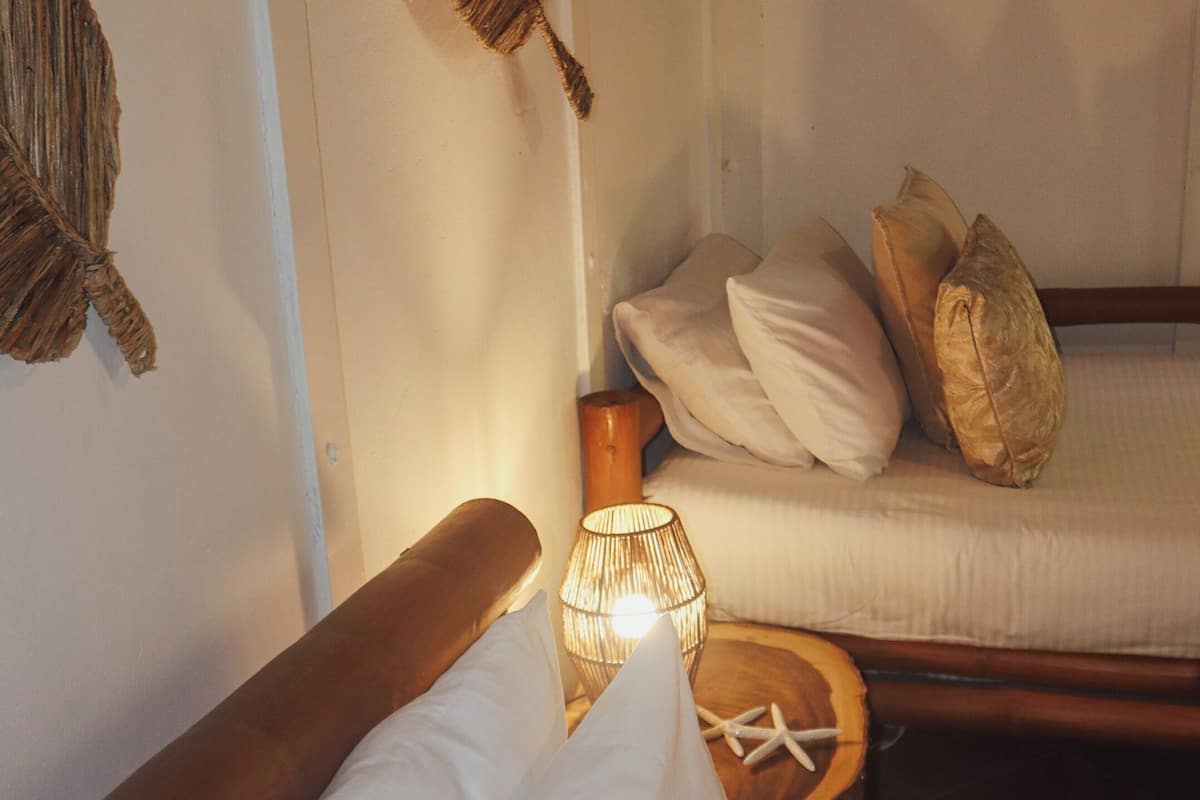 WiFi (無料)、ベッドシーツ