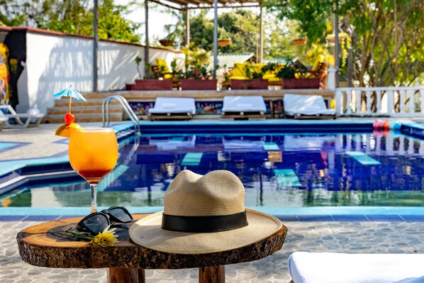 Poolside bar - Marazao Beach Hotel & Wellness (Cartagena)