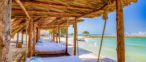 Una spiaggia nelle vicinanze