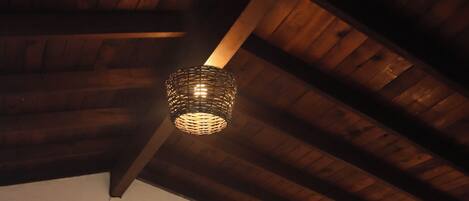 واي فاي مجانًا وملاءات أسرّة