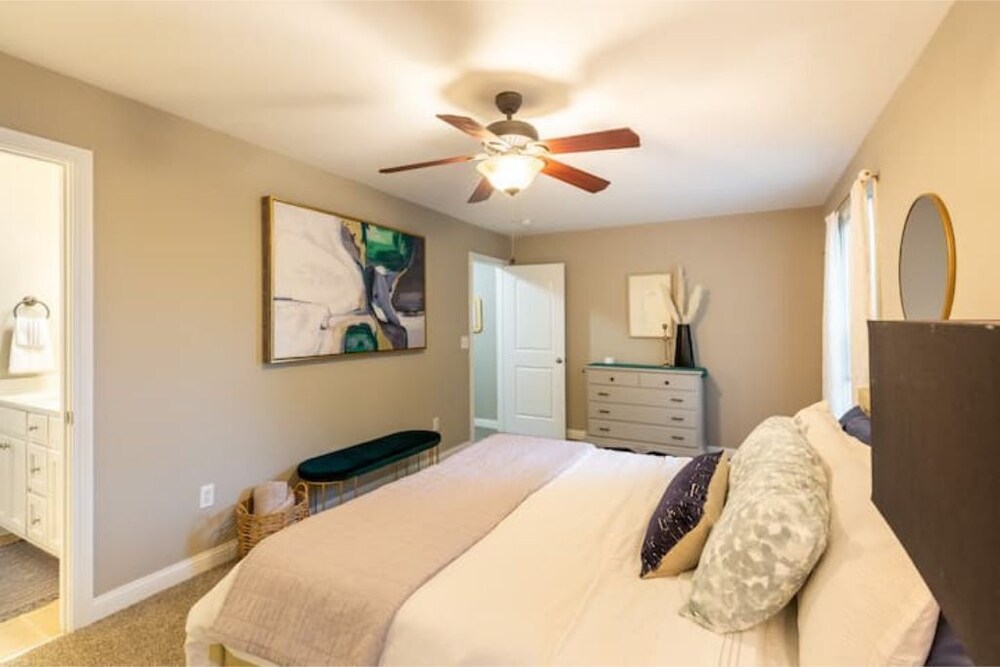 Central Location! Freshly Renovated Townhome Lexington Vrbo