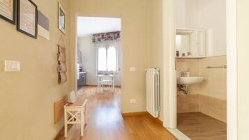 Dusche, Haartrockner, Bidet, Handtücher