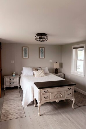 2 Schlafzimmer, Schreibtisch, Bügeleisen/Bügelbrett, WLAN