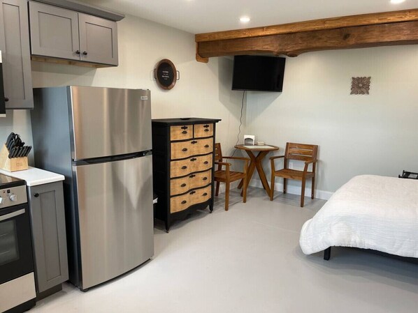 1 bedroom, desk, iron/ironing board, WiFi