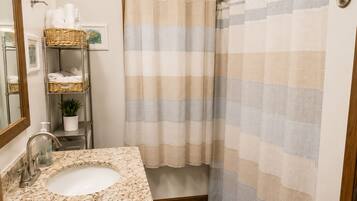 Haartrockner, Handtücher, Toilettenpapier