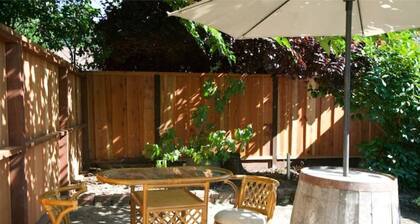 Peaceful retreat near downtown Walnut Creek