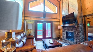 Een smart-tv en een open haard