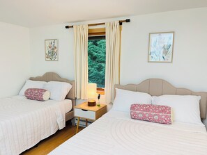 6 Schlafzimmer, Schreibtisch, Bügeleisen/Bügelbrett, Reisekinderbett