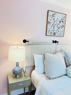 6 Schlafzimmer, Schreibtisch, Bügeleisen/Bügelbrett, Reisekinderbett