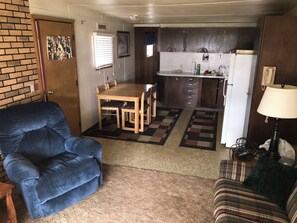 Living area - Sunset Waters: Serene Retreat on the Mississippi River Shoreline Fisher Friendly (Stoddard)