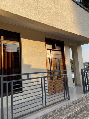 تفاصيل الفندق من الخارج