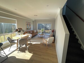 Smart TV - A comfortable home away from home close to the John Hunter hospital.  (North Lambton)