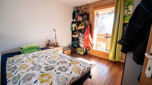 3 bedrooms, Internet - Superb 5-room apartment, entrance hall, opening onto a pleasant living room with mezzanine, open and (St-Luc)