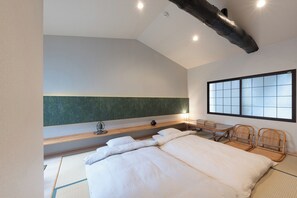 2 bedrooms, iron/ironing board, free WiFi, bed sheets - Certify Kyomachiya [Himoewya] Fully furnished house with a walk to Kiyomizu-dera Temple, Chiji-in Temple, Yasaka Shrine and Kyoto National Museum of Art. (京都市)