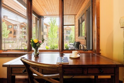 Walk to Frostwood Gondola, Enjoy Luxury Amenities!