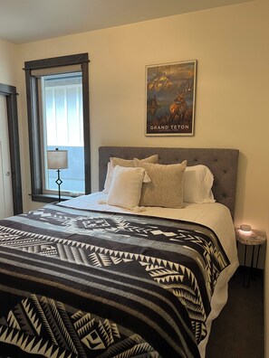 3 bedrooms, iron/ironing board, travel crib, free WiFi