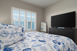 3 bedrooms, WiFi, bed sheets - 134 Ocean's 11: Heated Pool, BBQ & Beach Access (Fort Myers Beach)