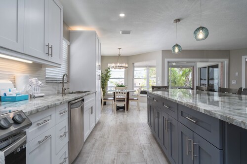 122 Isle Be Back Waterfront Paradise: Cozy 3BR