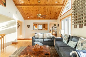 TV, fireplace, foosball - Shooting Star Lodge - mountain views, king, Boone (Boone)