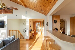 Interior - Shooting Star Lodge - mountain views, king, Boone (Boone)