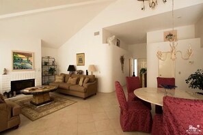 Living area - Great Palm Desert 1-floor unit has Golf/Tennis/Fitness/Pools/Hot Tubs onsite.   (Palm Desert)