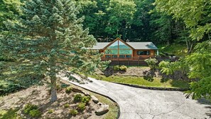 Exterior - Highview Retreat-Breathtaking Views, Great Location! (Maggie Valley)