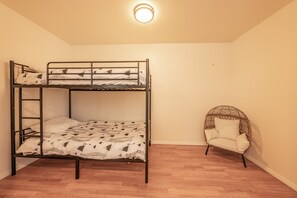 6 chambres, fer et planche à repasser, Wi-Fi gratuit, draps fournis