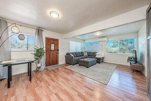 Smart TV, fireplace, video games, table tennis