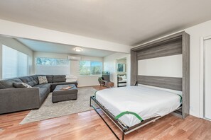 6 bedrooms, iron/ironing board, free WiFi, bed sheets