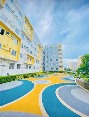 المنطقة المحيطة بالمنشأة