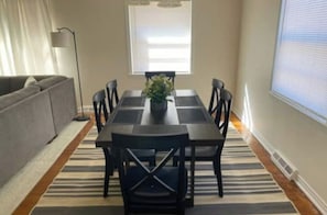 Dining - Lida's Place - 3 BR 2 BA Ranch House - 7.6 miles to Grenada Lake (Grenada)