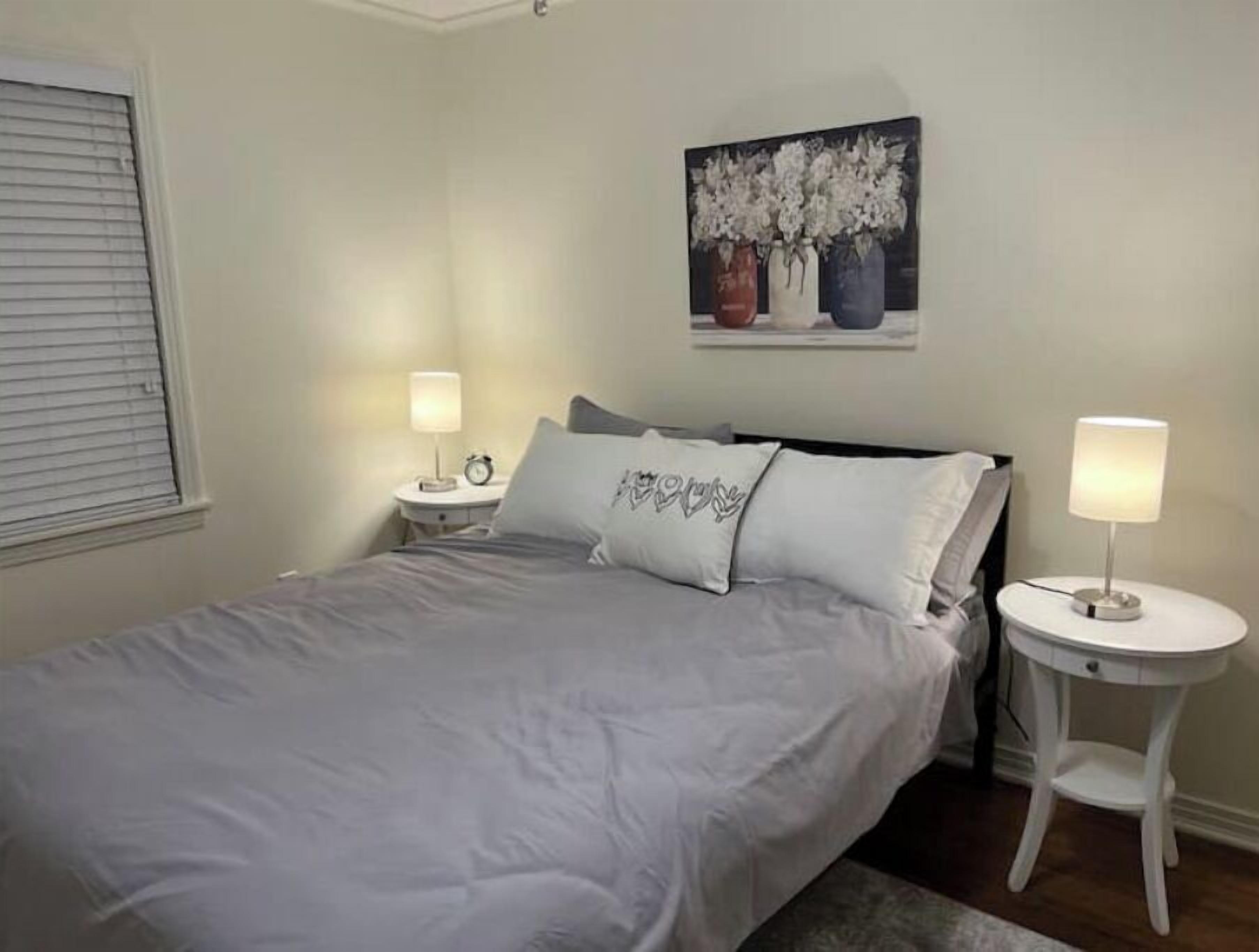 3 habitaciones, escritorio, tabla de planchar con plancha y wifi gratis 