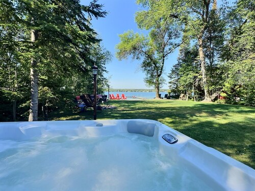 Lakefront Hot Tub Cabin | 4-Season | Dock | Sleeps 8