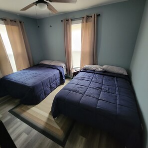 2 bedrooms, iron/ironing board, free WiFi, bed sheets