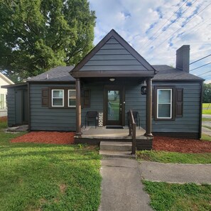 Exterior detail - 2 BEDROOM Vacation Home Like No Other Near Highway and Downtown Area. (Kannapolis)