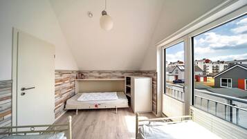 2 makuuhuonetta, silitysrauta/-lauta, ilmainen Wi-Fi